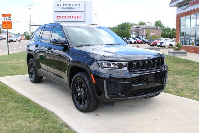 2026 Jeep Grand Cherokee Laredo Altitude
