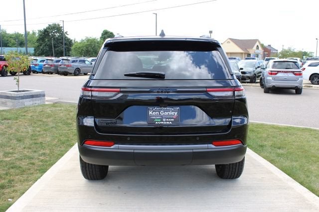 2026 Jeep Grand Cherokee Laredo Altitude