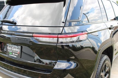 2026 Jeep Grand Cherokee Laredo Altitude