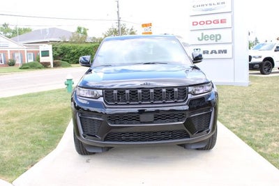 2026 Jeep Grand Cherokee Laredo Altitude