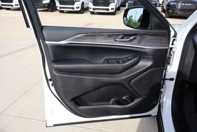 2026 Jeep Grand Cherokee 85th Anniversary Edition