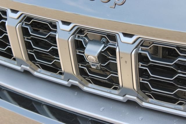 2026 Jeep Grand Cherokee 85th Anniversary Edition