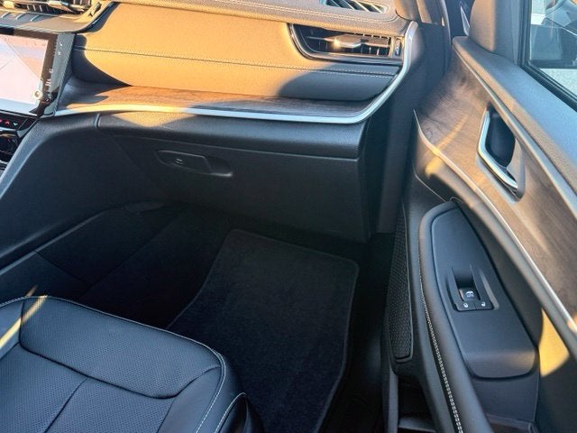 2027 Jeep Grand Cherokee Limited Reserve