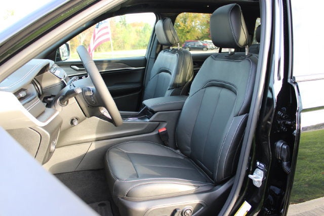 2027 Jeep Grand Cherokee Limited Reserve