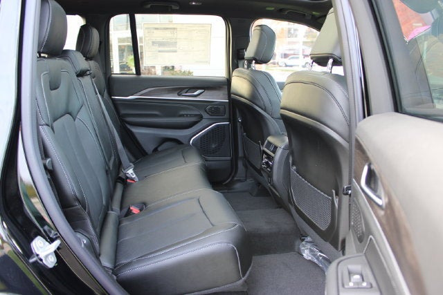 2027 Jeep Grand Cherokee Limited Reserve