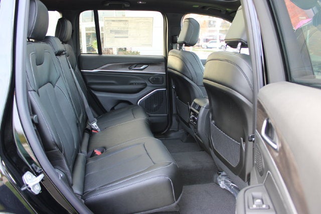 2027 Jeep Grand Cherokee Limited Reserve