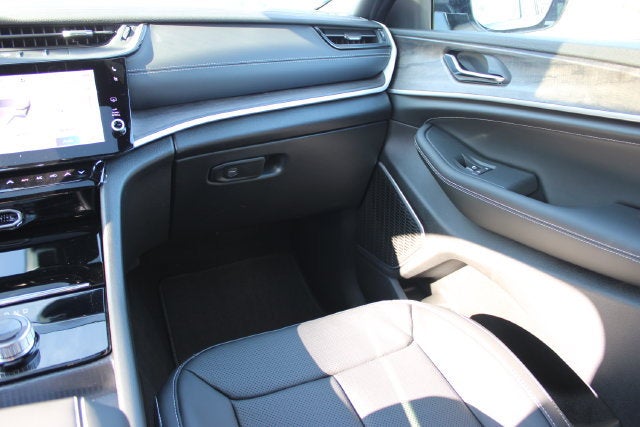2027 Jeep Grand Cherokee Limited Reserve