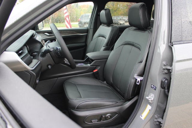 2027 Jeep Grand Cherokee Limited Reserve