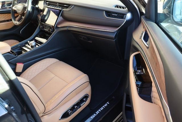 2023 Jeep Grand Cherokee Summit