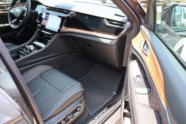 2026 Jeep Grand Cherokee Summit