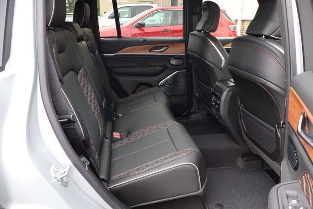 2026 Jeep Grand Cherokee Summit