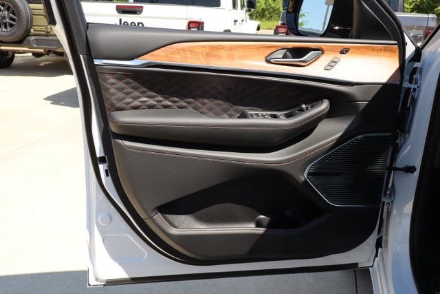 2026 Jeep Grand Cherokee Summit