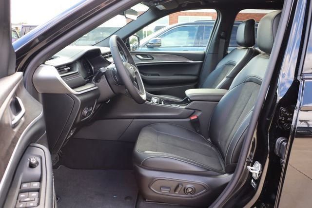 2026 Jeep Grand Cherokee L Laredo Altitude