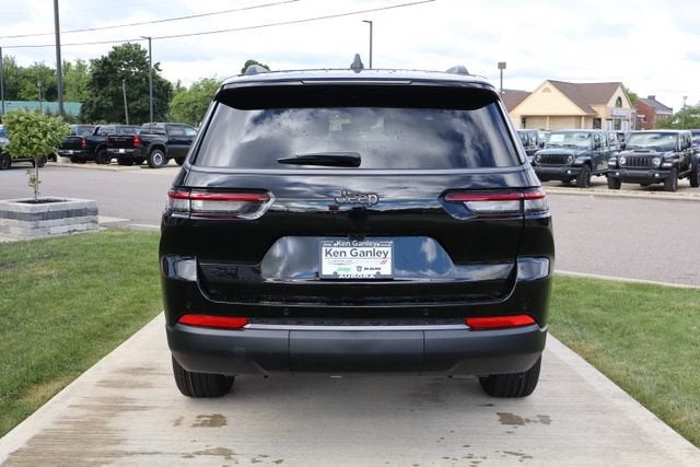 2026 Jeep Grand Cherokee L Laredo Altitude
