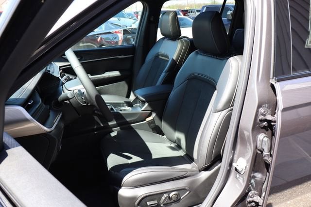 2026 Jeep Grand Cherokee L Laredo Altitude
