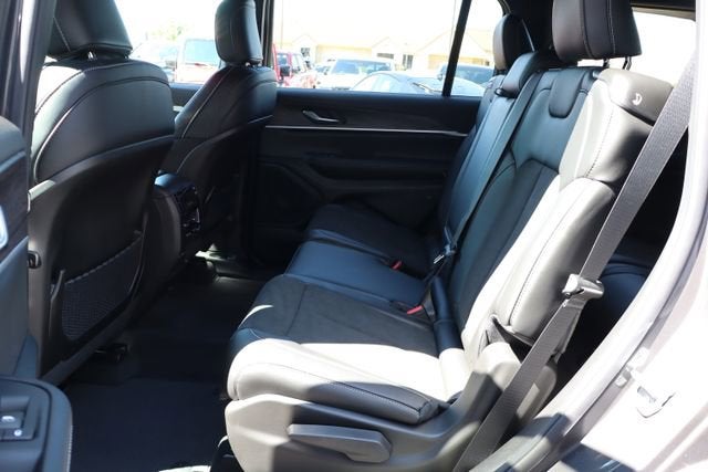 2026 Jeep Grand Cherokee L Laredo Altitude