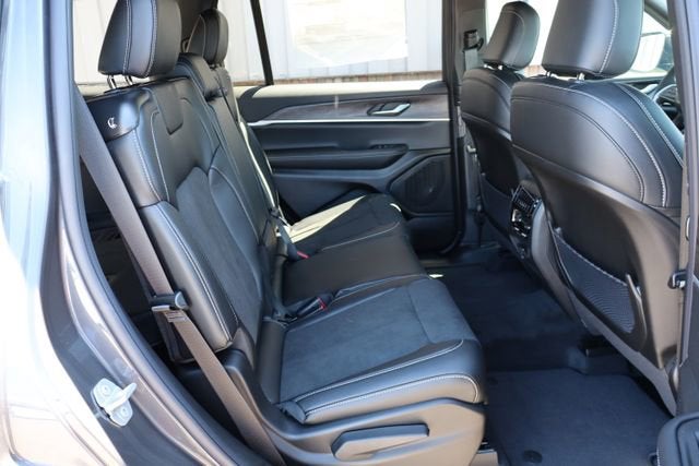 2026 Jeep Grand Cherokee L Laredo Altitude