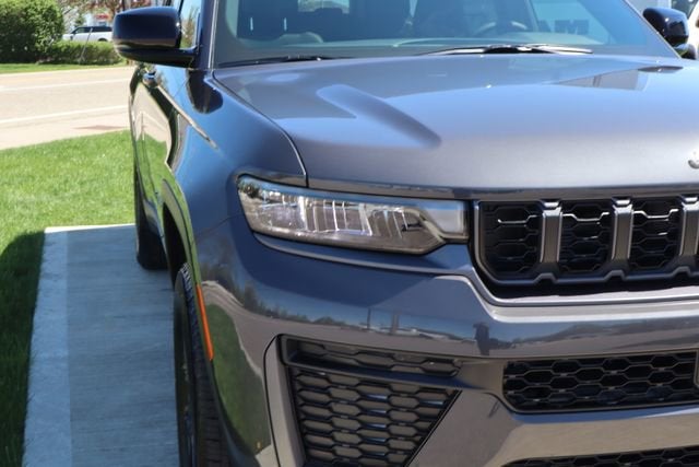 2026 Jeep Grand Cherokee L Laredo Altitude