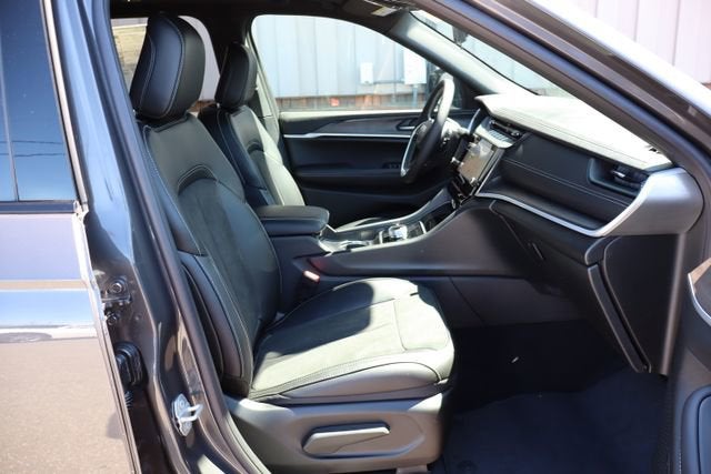 2026 Jeep Grand Cherokee L Laredo Altitude