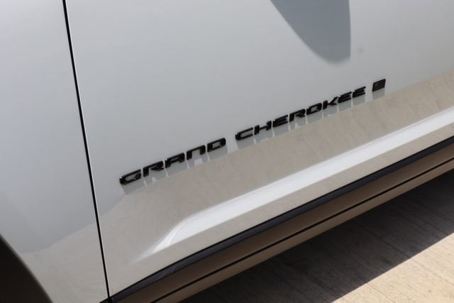 2026 Jeep Grand Cherokee L Laredo Altitude