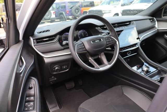 2026 Jeep Grand Cherokee L Laredo Altitude