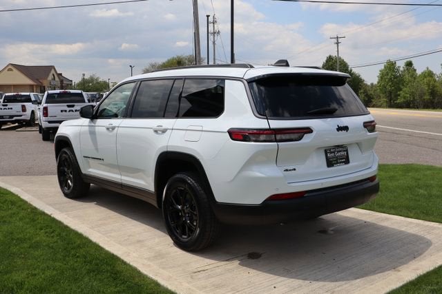 2026 Jeep Grand Cherokee L Laredo Altitude