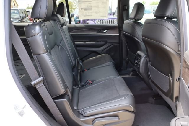 2026 Jeep Grand Cherokee L Laredo Altitude