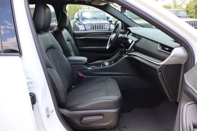 2026 Jeep Grand Cherokee L Laredo Altitude