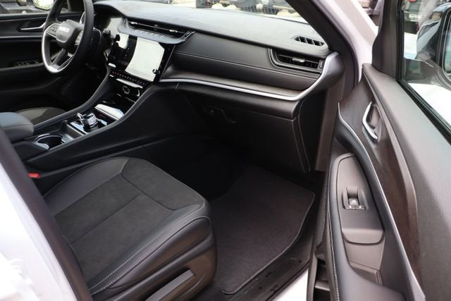 2026 Jeep Grand Cherokee L Laredo Altitude