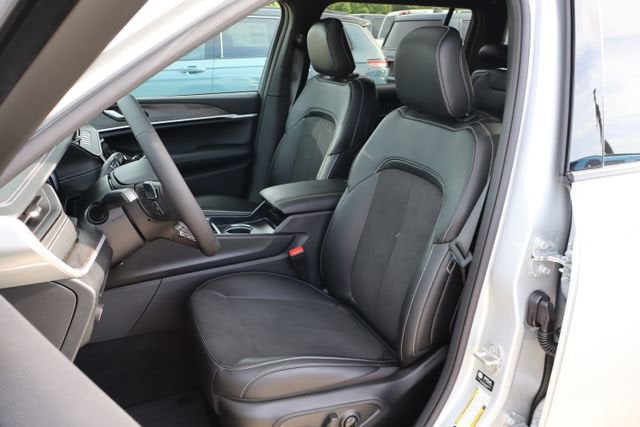 2026 Jeep Grand Cherokee L Laredo Altitude