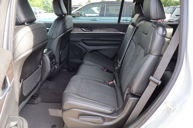 2026 Jeep Grand Cherokee L Laredo Altitude