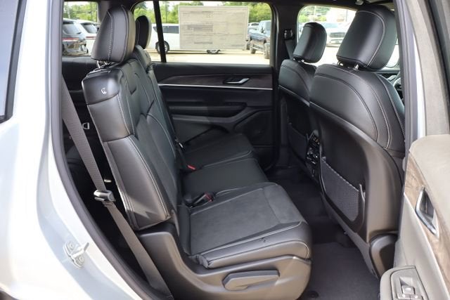 2026 Jeep Grand Cherokee L Laredo Altitude