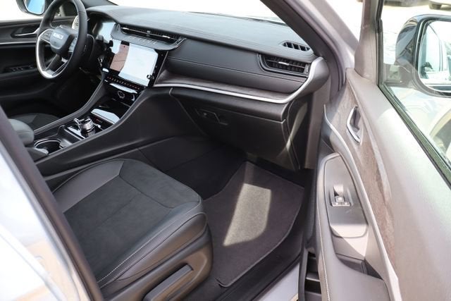 2026 Jeep Grand Cherokee L Laredo Altitude