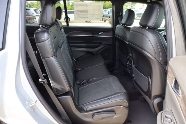 2026 Jeep Grand Cherokee L Laredo Altitude