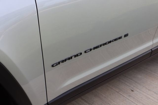 2026 Jeep Grand Cherokee L Laredo Altitude