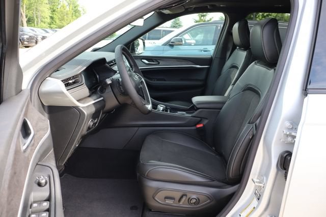 2026 Jeep Grand Cherokee L Laredo Altitude