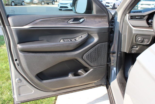 2027 Jeep Grand Cherokee L Laredo Altitude