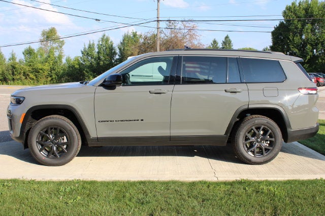 2027 Jeep Grand Cherokee L Laredo Altitude