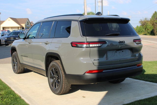 2027 Jeep Grand Cherokee L Laredo Altitude