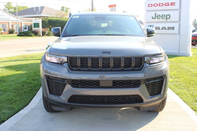 2027 Jeep Grand Cherokee L Laredo Altitude