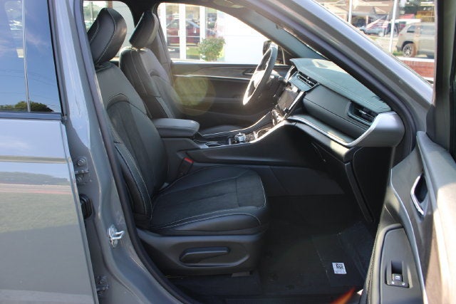 2027 Jeep Grand Cherokee L Laredo Altitude