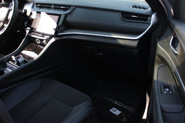 2027 Jeep Grand Cherokee L Laredo Altitude