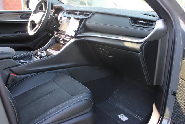 2027 Jeep Grand Cherokee L Laredo Altitude
