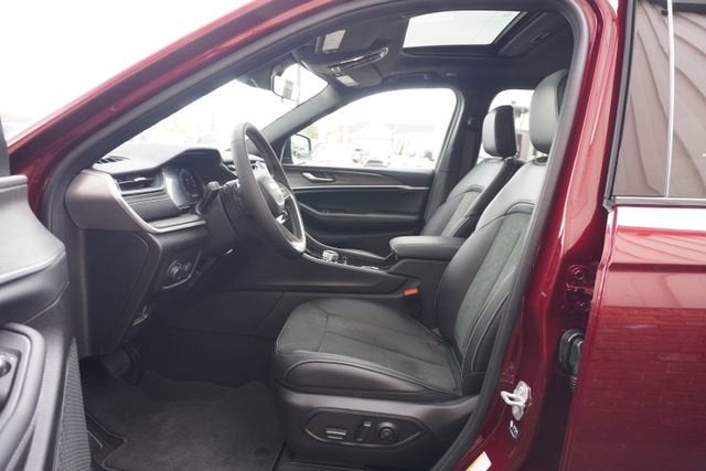 2026 Jeep Grand Cherokee L Laredo Altitude