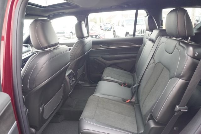 2026 Jeep Grand Cherokee L Laredo Altitude