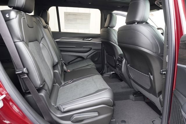 2026 Jeep Grand Cherokee L Laredo Altitude