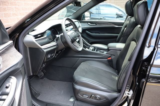 2026 Jeep Grand Cherokee L Laredo Altitude