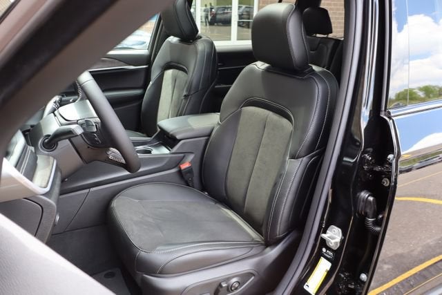 2026 Jeep Grand Cherokee L Laredo Altitude