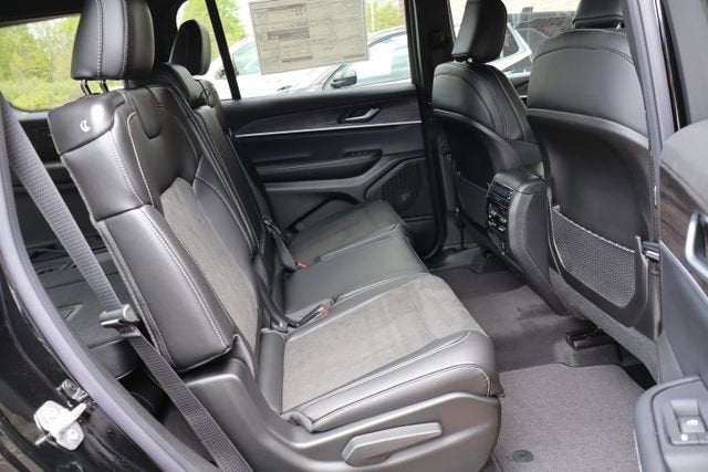 2026 Jeep Grand Cherokee L Laredo Altitude