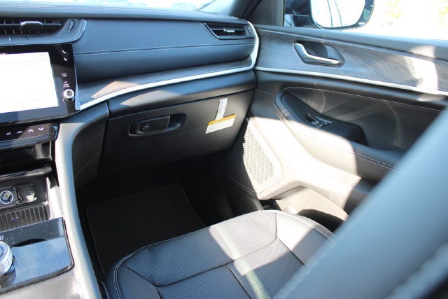 2027 Jeep Grand Cherokee L Limited Reserve